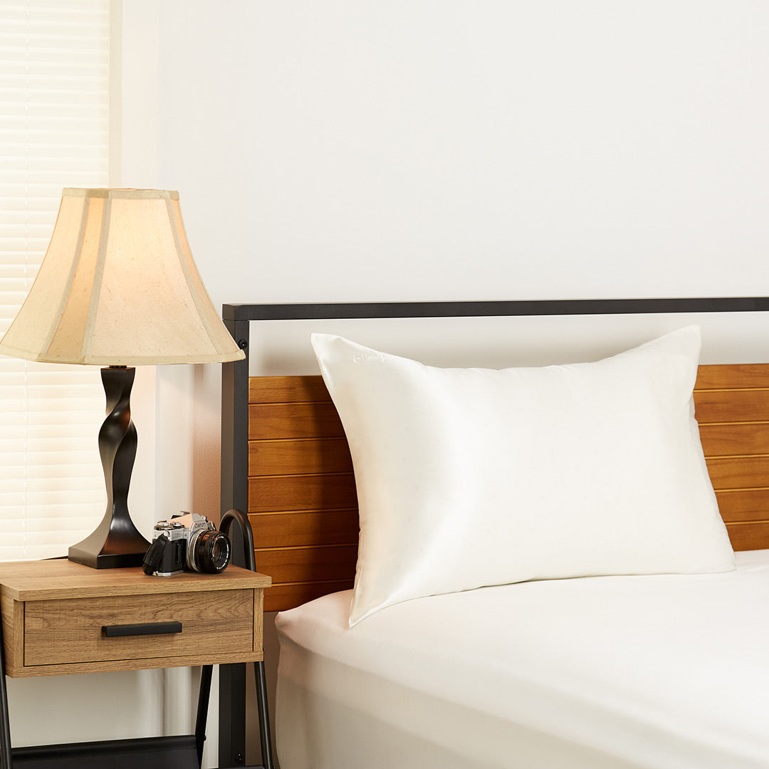 Blissy White Silk Pillowcase Detail – Queen