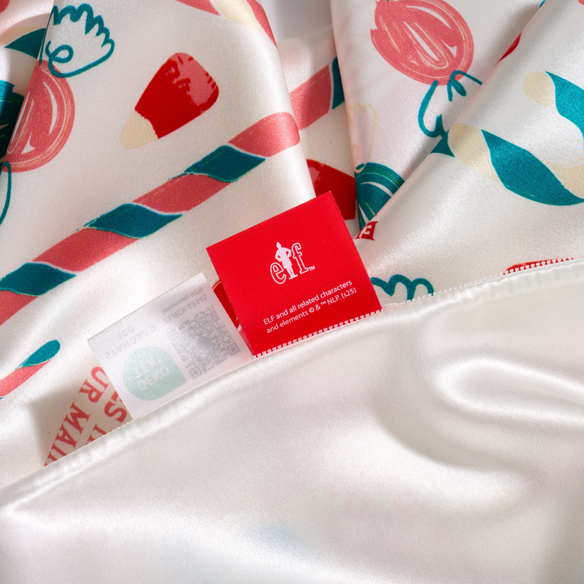 Elf “Santa! I Know Him!” Pillowcase Close-Up – Blissy 22 Momme Silk