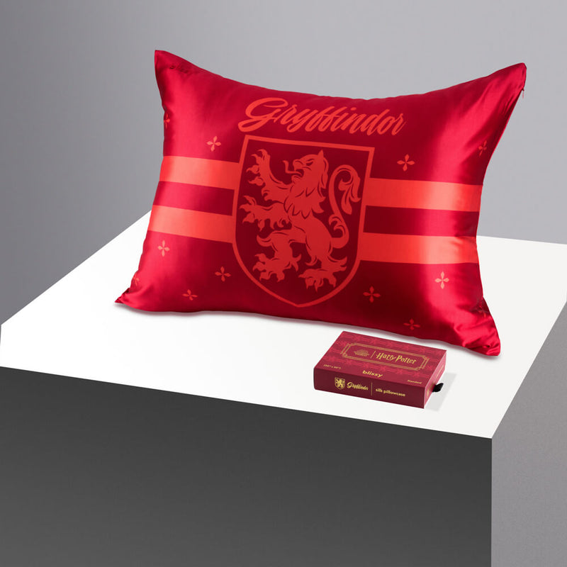 Pillowcase - Harry Potter - Gryffindor™ - King - Blissy Silk Pillowcase Harry Potter Close-Up – Blissy 22 Momme Silk