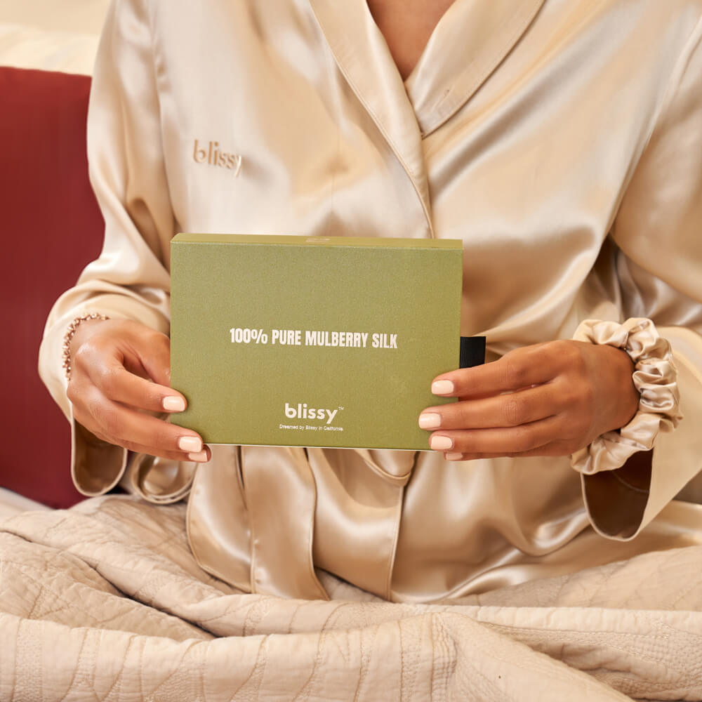 Blissy Olive Blissy Bonnet Lifestyle – Mulberry Silk