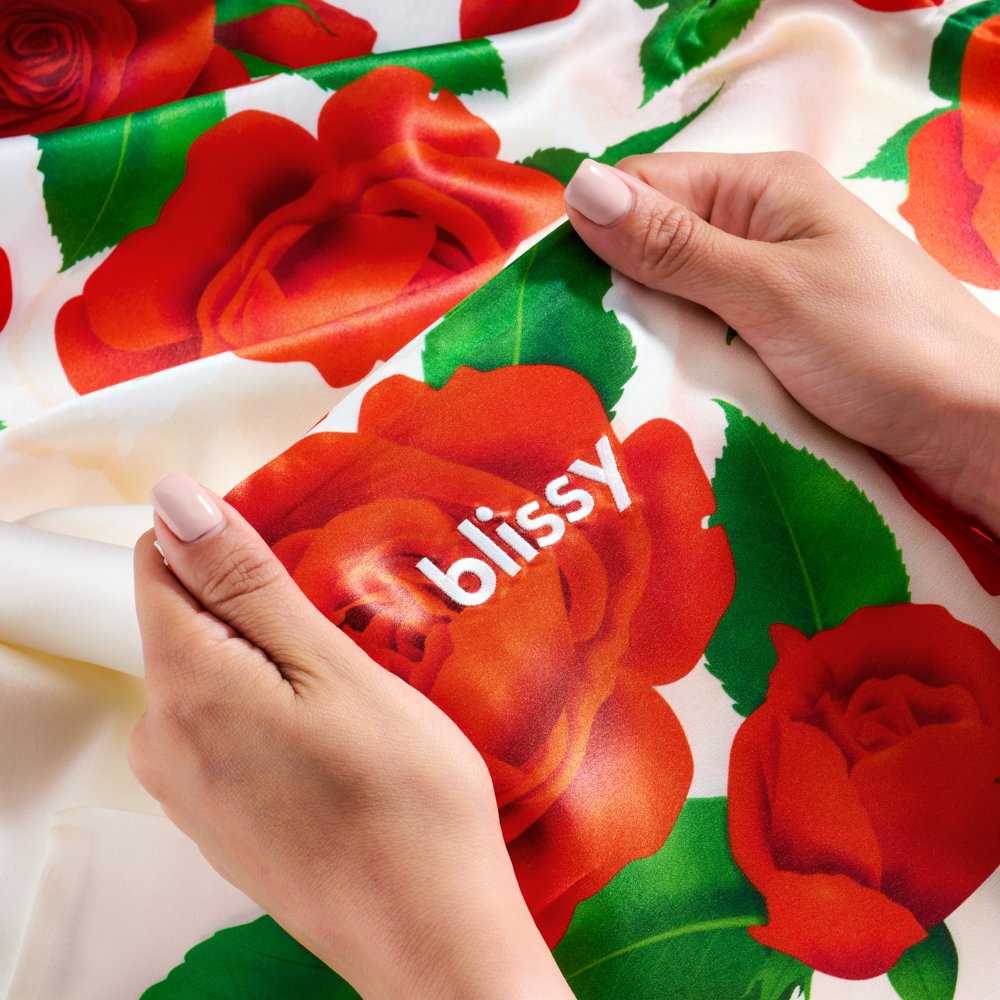 Blissy Zodiac Flower Silk Pillowcase Detail – Standard