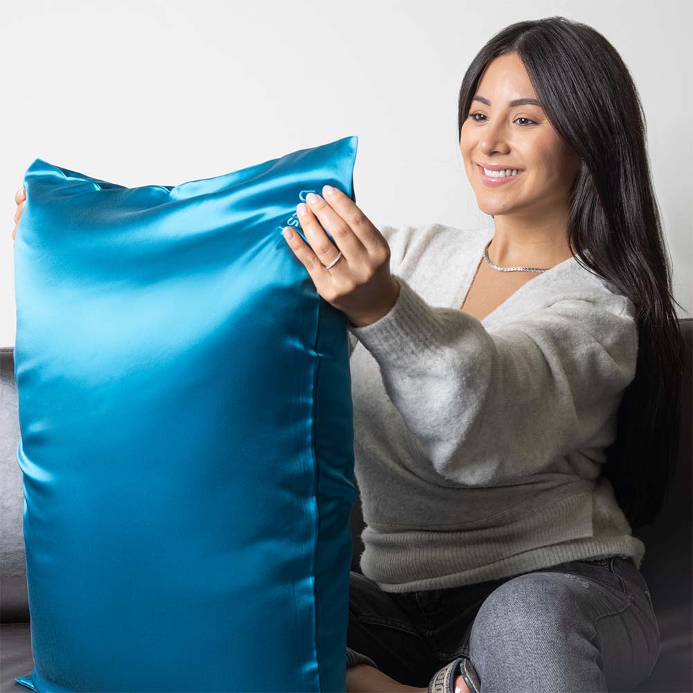 Blissy King Aqua Pillowcase Lifestyle – Mulberry Silk