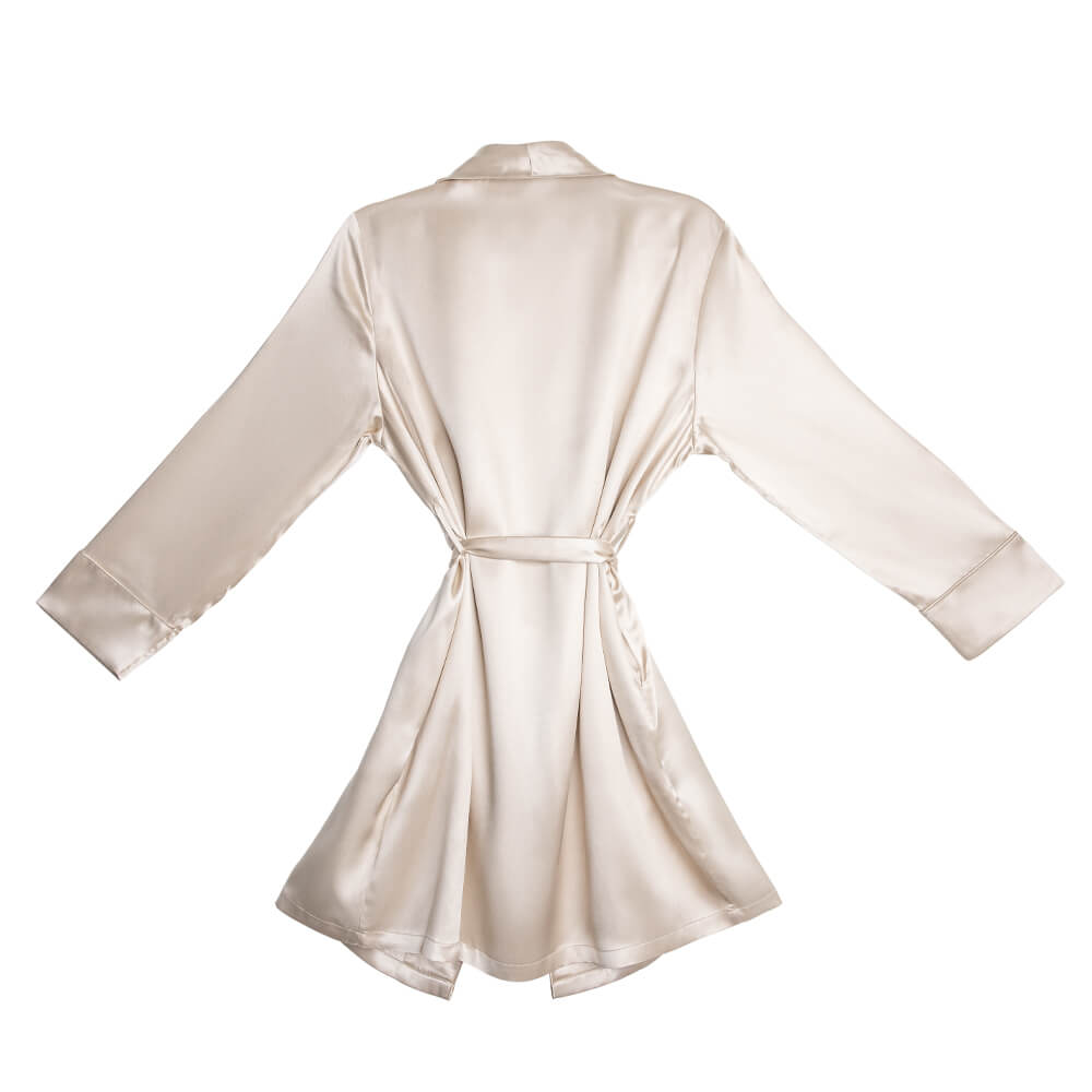 Blissy Champagne Classic Robe Lifestyle – Mulberry Silk
